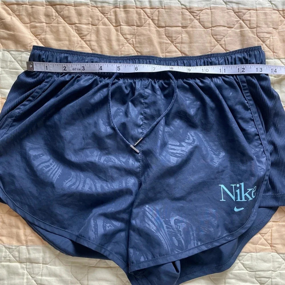 NIKE Tempo Famme Dri Fit shorts- Size S - Picture 10 of 11